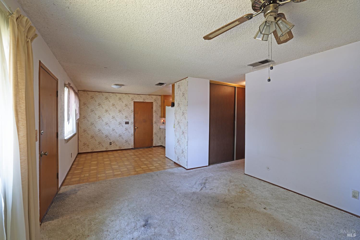 Detail Gallery Image 4 of 17 For 235 Trinity Ct, Rio Vista,  CA 94571 - 3 Beds | 1/1 Baths