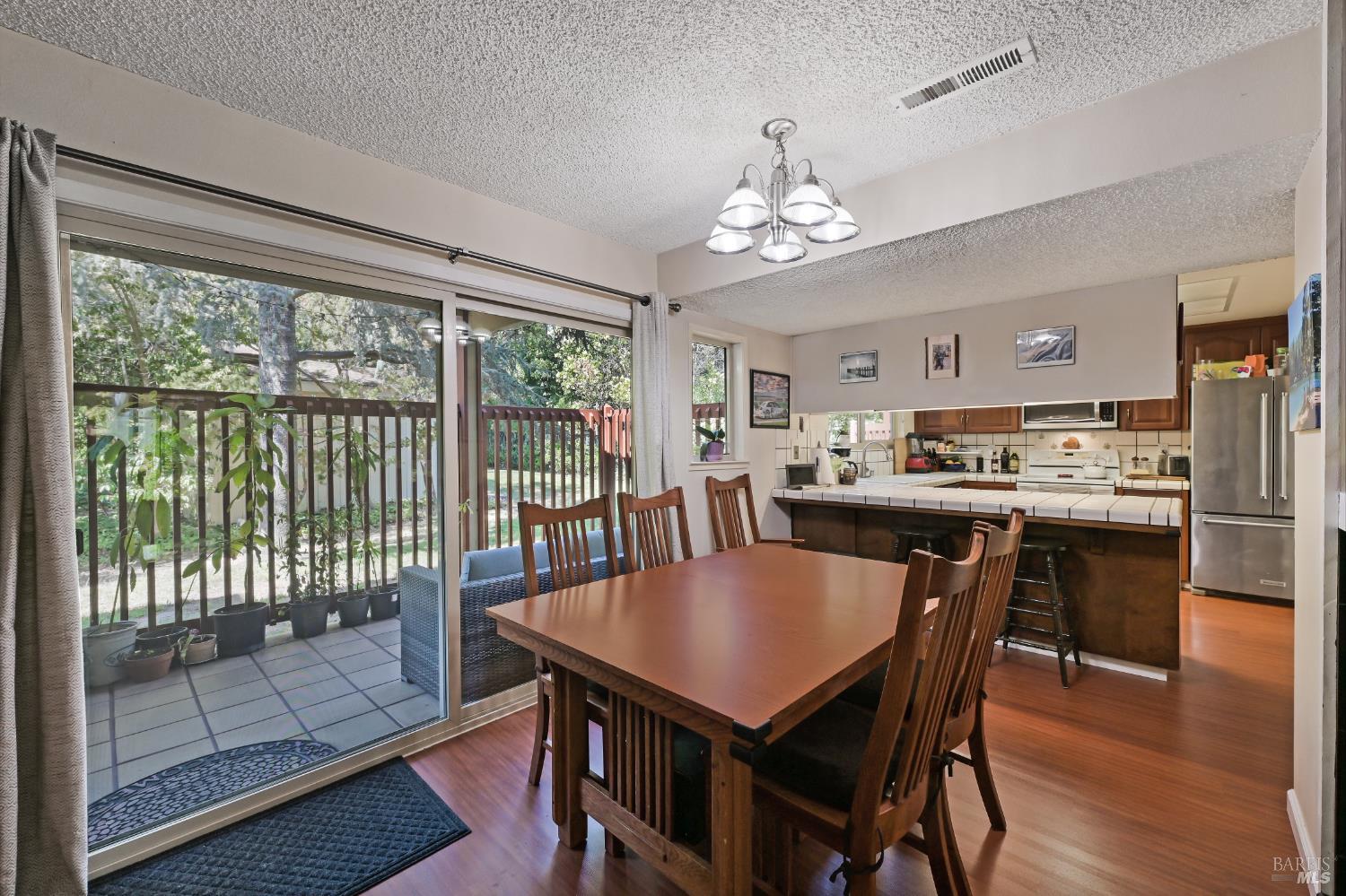 Detail Gallery Image 8 of 32 For 55 Salvatore Dr, Novato,  CA 94949 - 3 Beds | 2/1 Baths