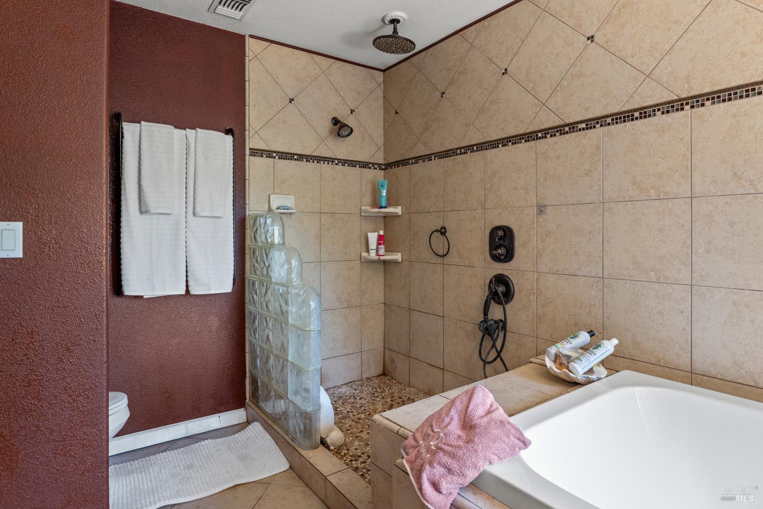 Detail Gallery Image 17 of 35 For 8621 Uva Dr, Redwood Valley,  CA 95470 - 3 Beds | 3 Baths