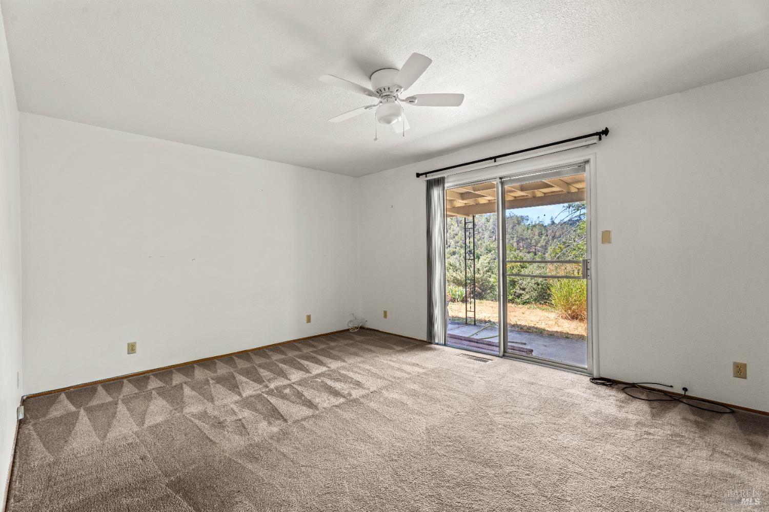 Detail Gallery Image 17 of 32 For 18201 S Highway 101 Unkn, Hopland,  CA 95449 - 3 Beds | 2/1 Baths