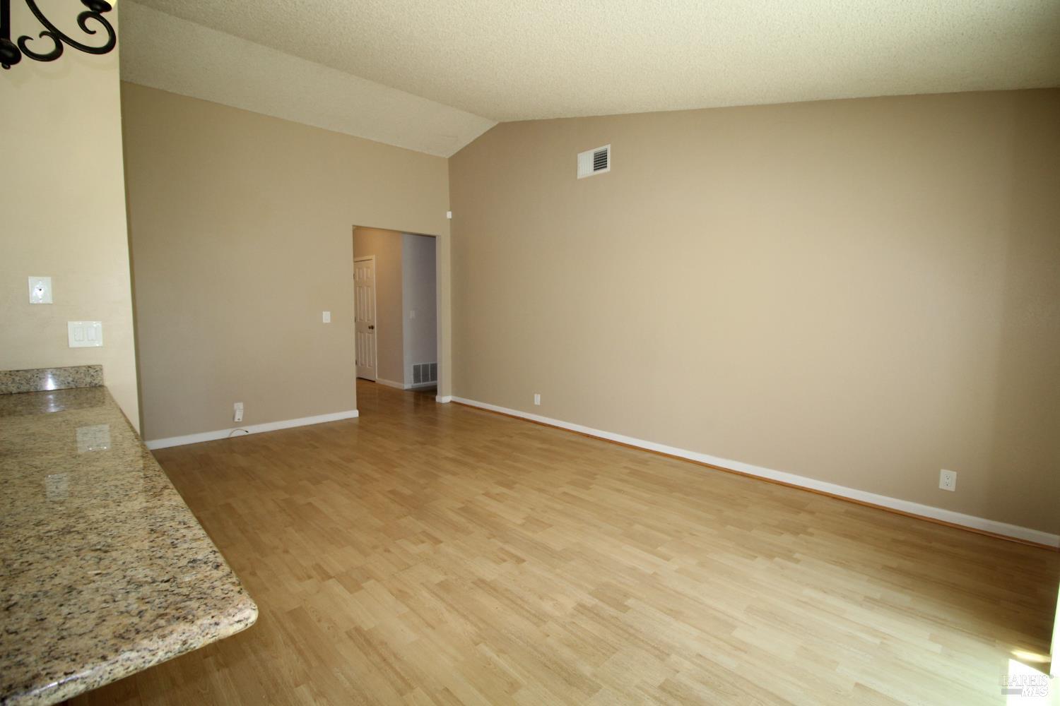 Detail Gallery Image 11 of 24 For 619 Barnacle Way, Suisun City,  CA 94585 - 3 Beds | 2 Baths