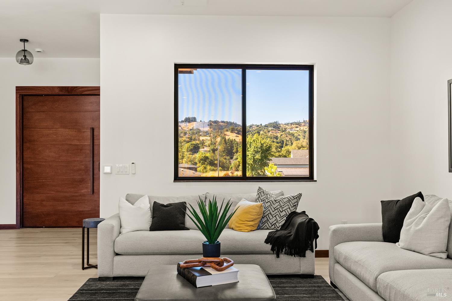 Detail Gallery Image 14 of 93 For 5044 Linda Ln, Santa Rosa,  CA 95404 - 3 Beds | 3/1 Baths