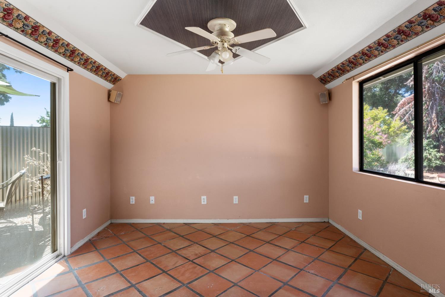 Detail Gallery Image 31 of 35 For 8621 Uva Dr, Redwood Valley,  CA 95470 - 3 Beds | 3 Baths