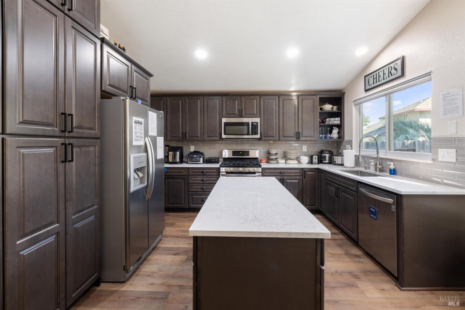 Detail Gallery Image 19 of 60 For 654 Rutgers St, Vacaville,  CA 95687 - 5 Beds | 3 Baths
