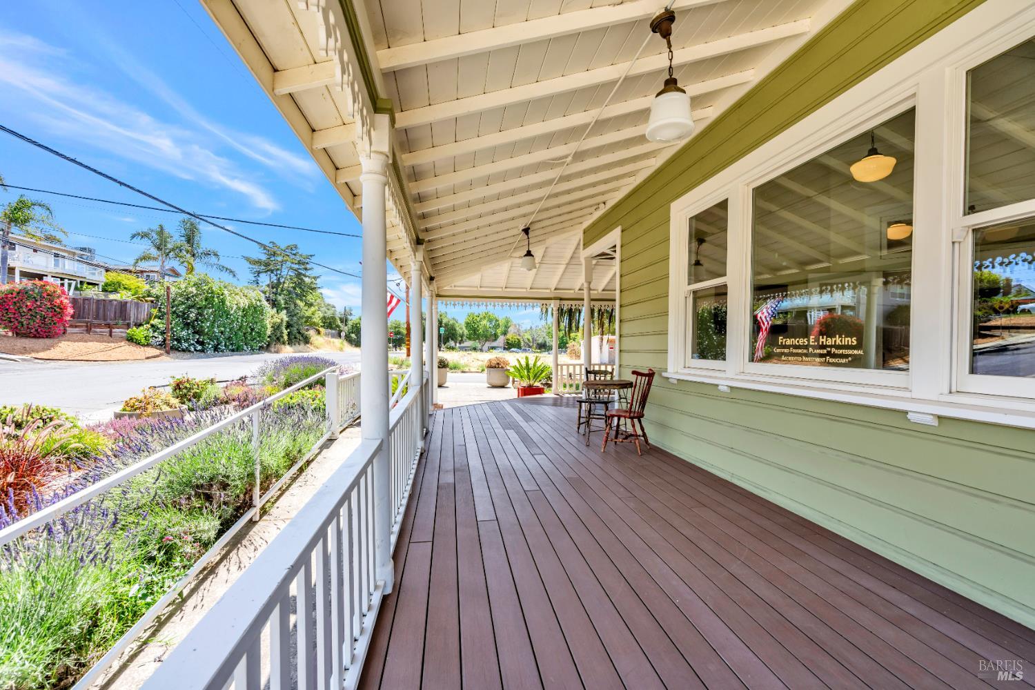 Detail Gallery Image 13 of 71 For 602 W K St, Benicia,  CA 94510 - – Beds | – Baths