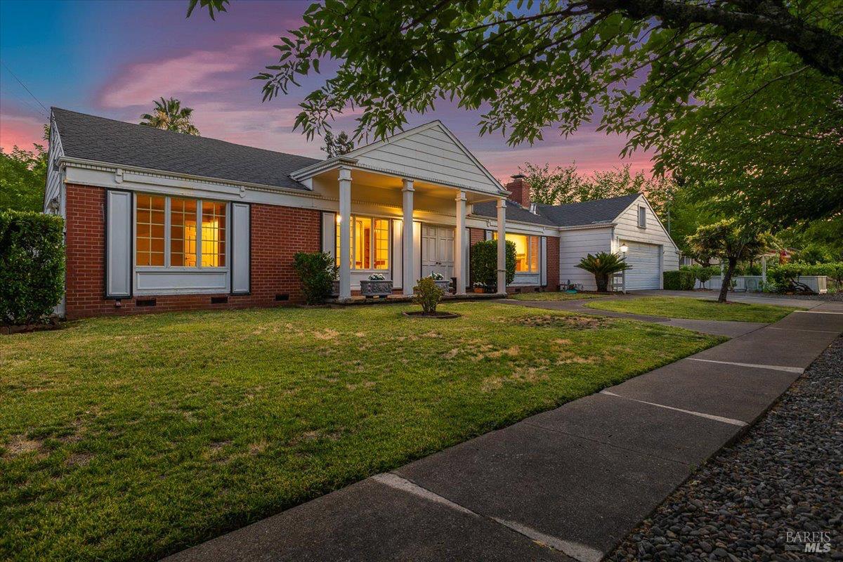 Detail Gallery Image 3 of 55 For 1819 Cedar St, Calistoga,  CA 94515 - 3 Beds | 2/1 Baths