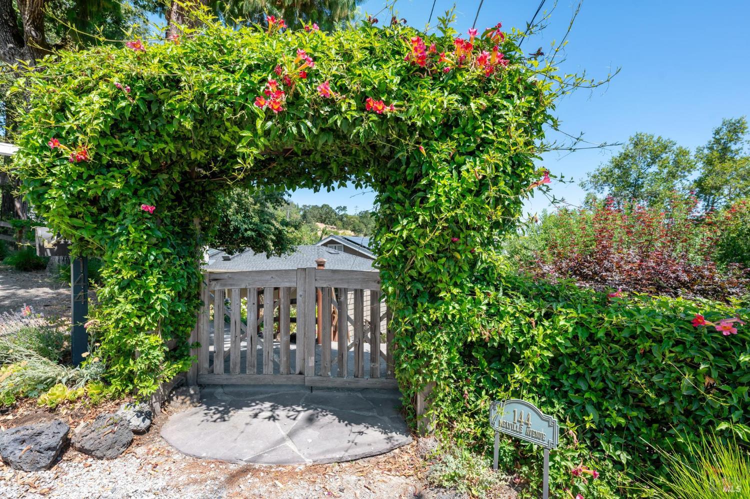 Detail Gallery Image 3 of 36 For 144 Melville Ave, San Anselmo,  CA 94960 - 3 Beds | 3 Baths