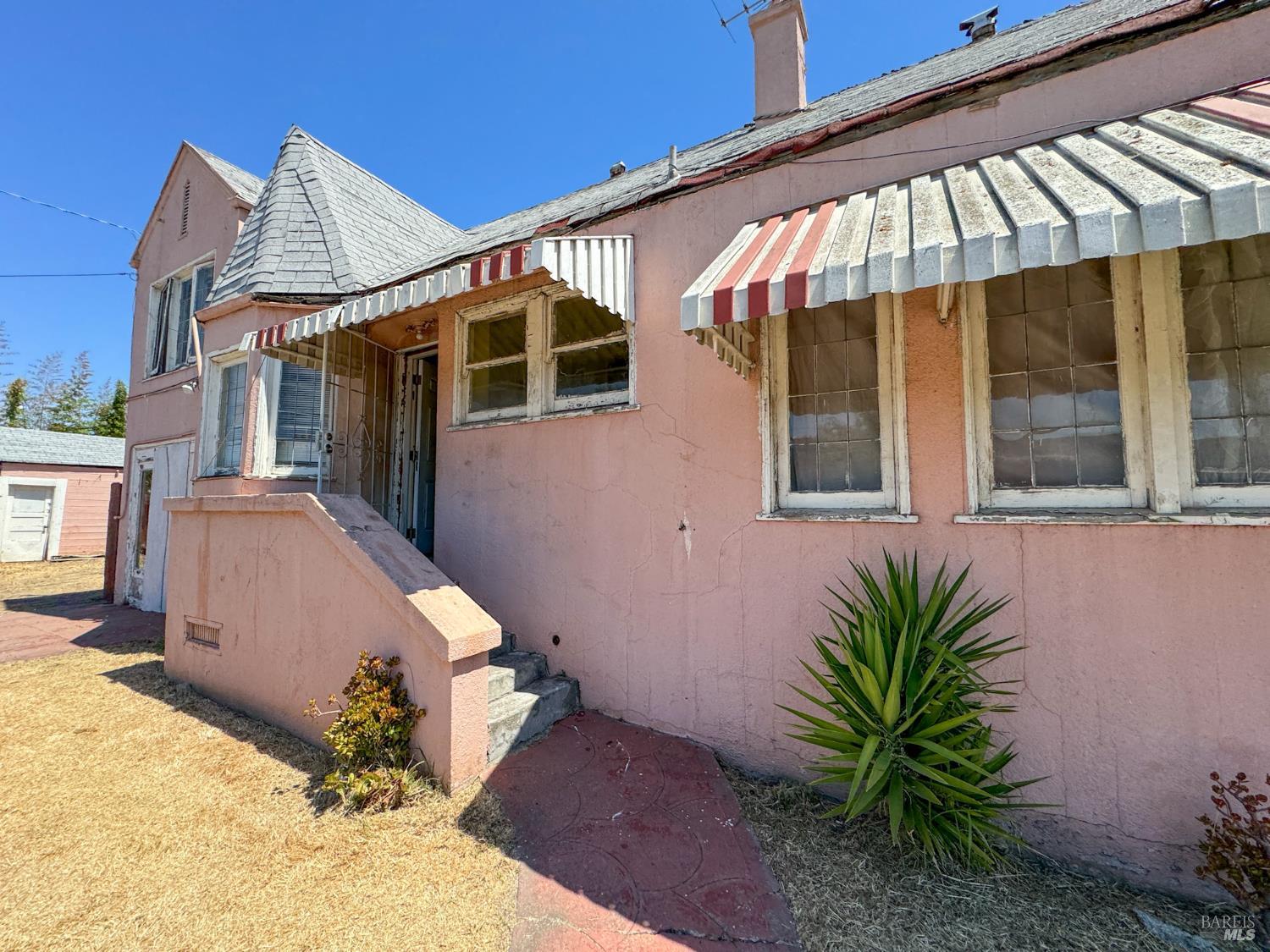 Detail Gallery Image 27 of 31 For 2901 Seminary Ave, Oakland,  CA 94605 - 4 Beds | 1/1 Baths