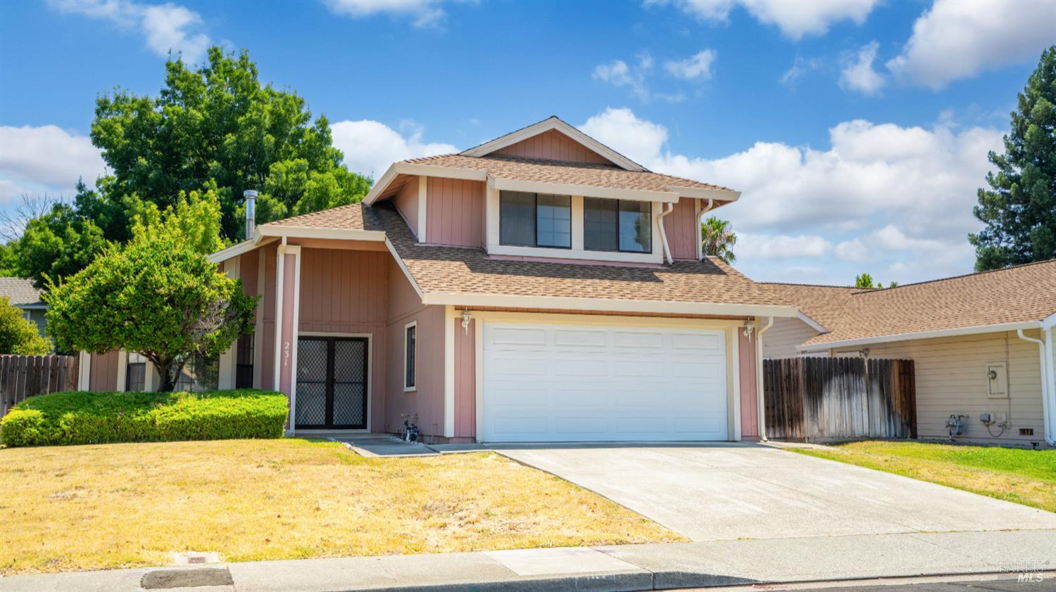 Detail Gallery Image 3 of 39 For 231 Park Ln, Vacaville,  CA 95687 - 3 Beds | 2/1 Baths