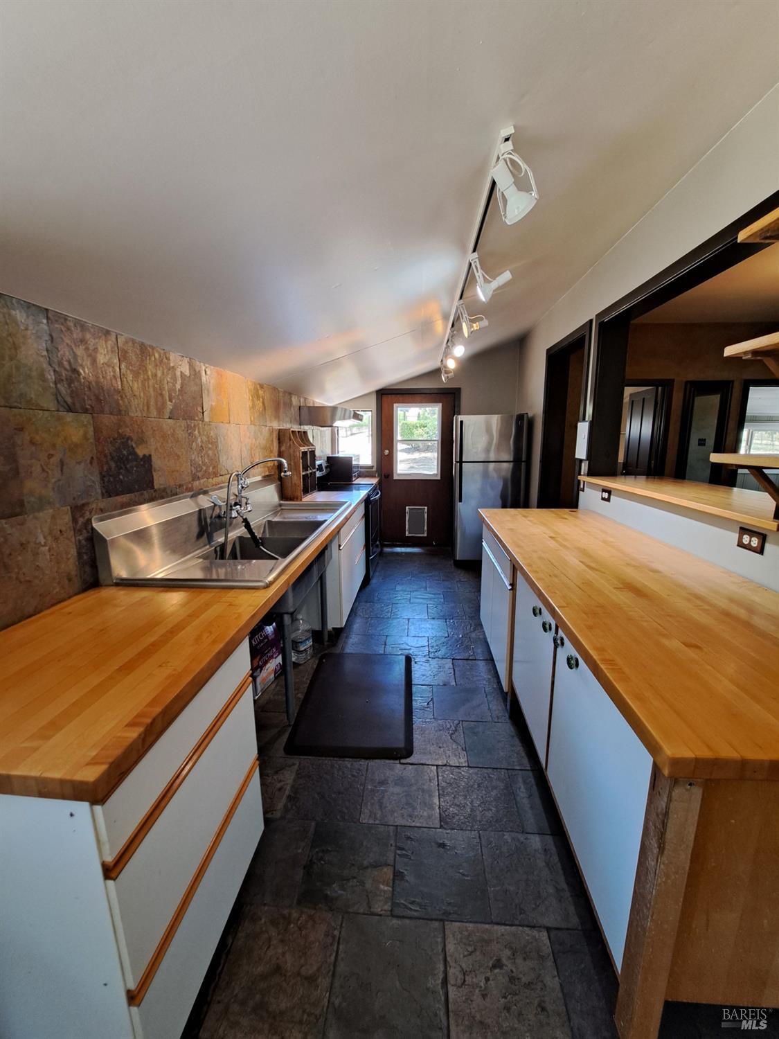 Detail Gallery Image 13 of 41 For 1705 Wooden Valley Rd, Napa,  CA 94558 - 1 Beds | 1 Baths