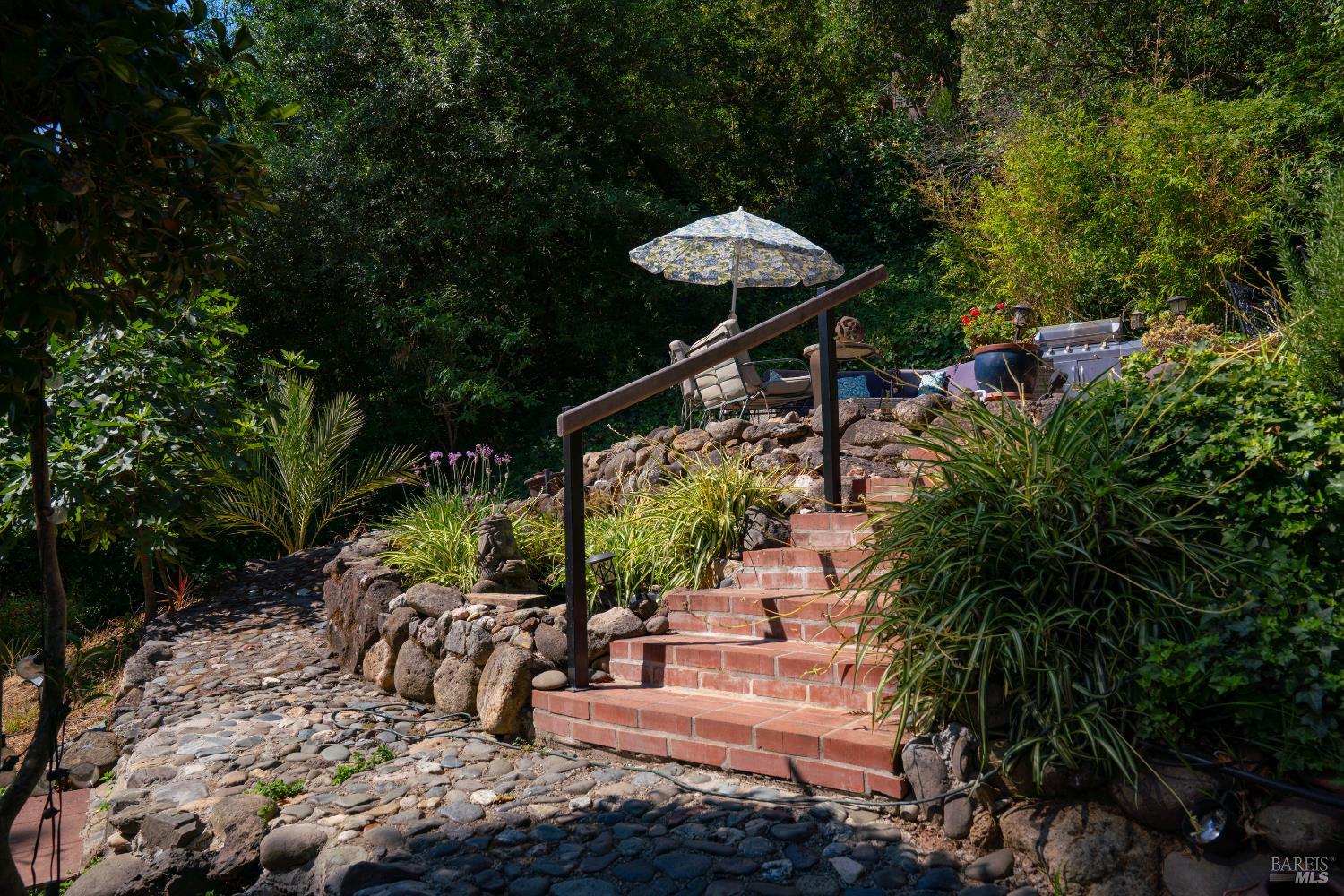 Detail Gallery Image 4 of 26 For 2693 S Fitch Mountain Rd, Healdsburg,  CA 95448 - 4 Beds | 3 Baths