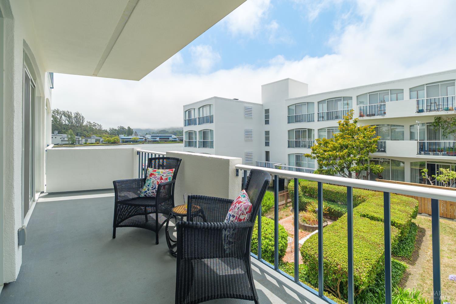 Detail Gallery Image 17 of 29 For 4221 Shelter Bay Ave, Mill Valley,  CA 94941 - 2 Beds | 2 Baths