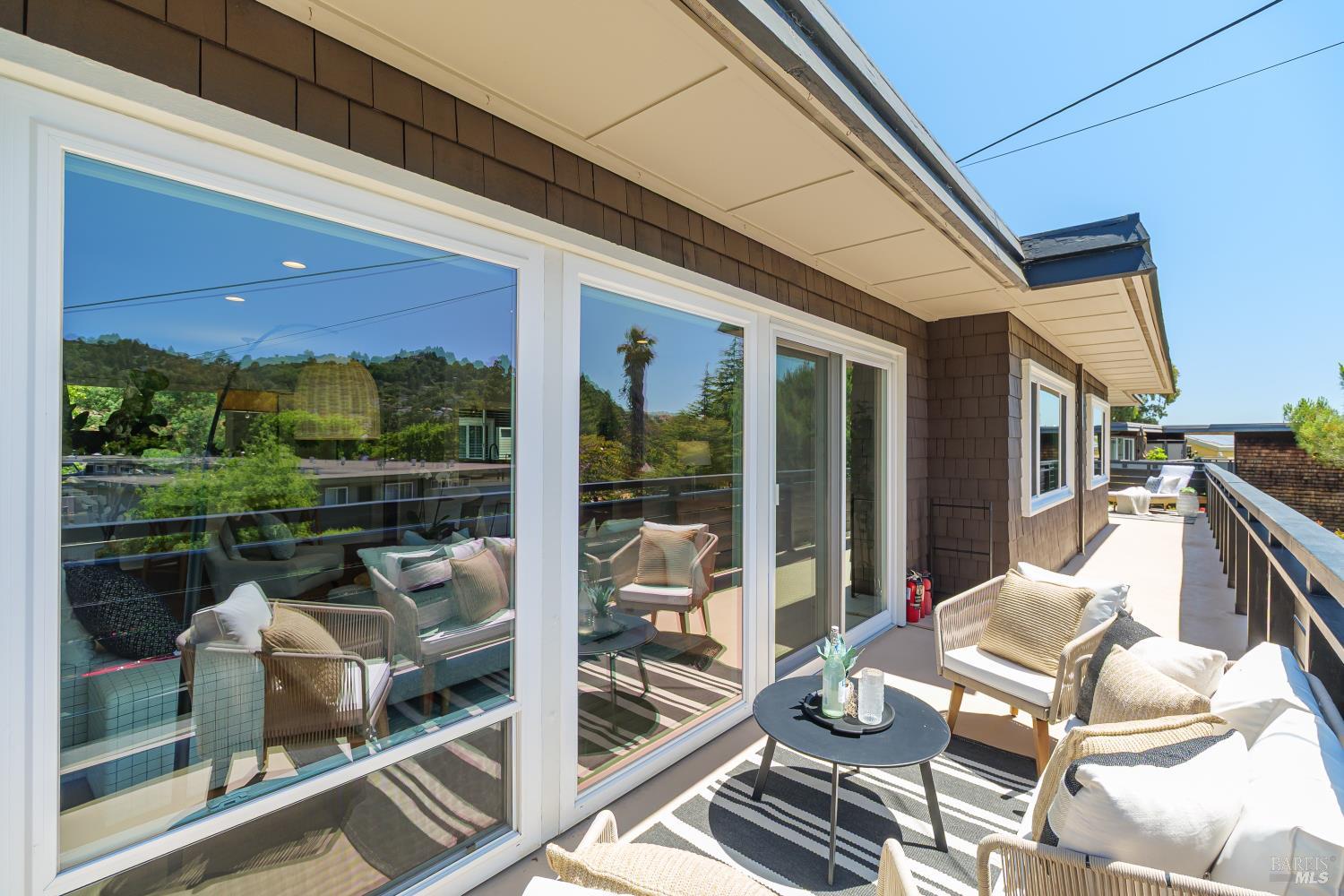 Detail Gallery Image 14 of 38 For 22 Redwood Ave, Corte Madera,  CA 94925 - 3 Beds | 2 Baths