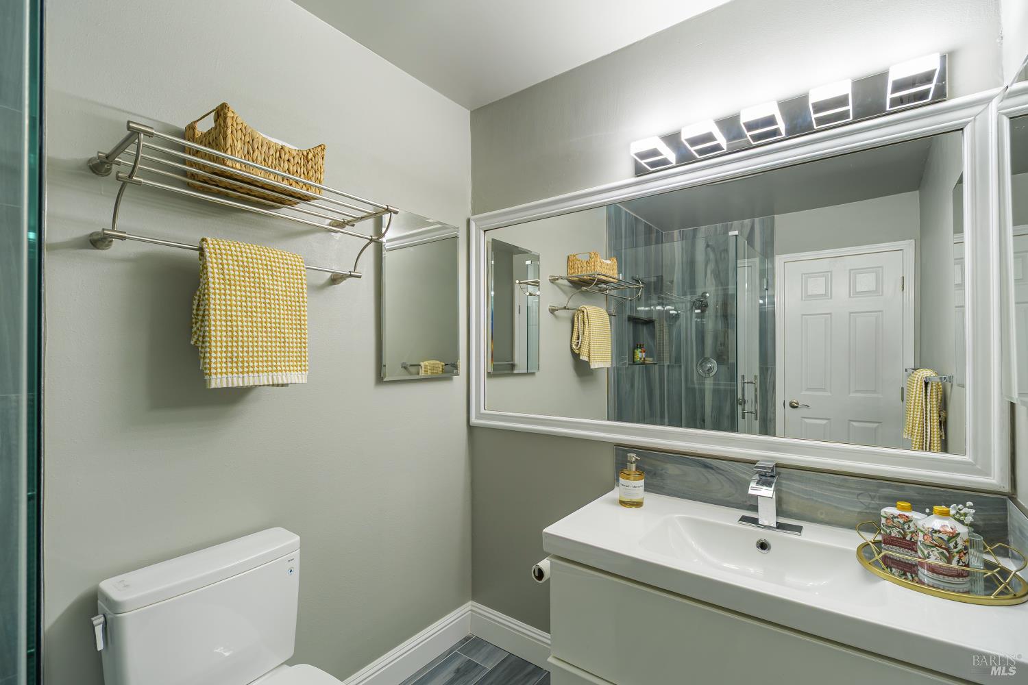 Detail Gallery Image 15 of 29 For 4221 Shelter Bay Ave, Mill Valley,  CA 94941 - 2 Beds | 2 Baths