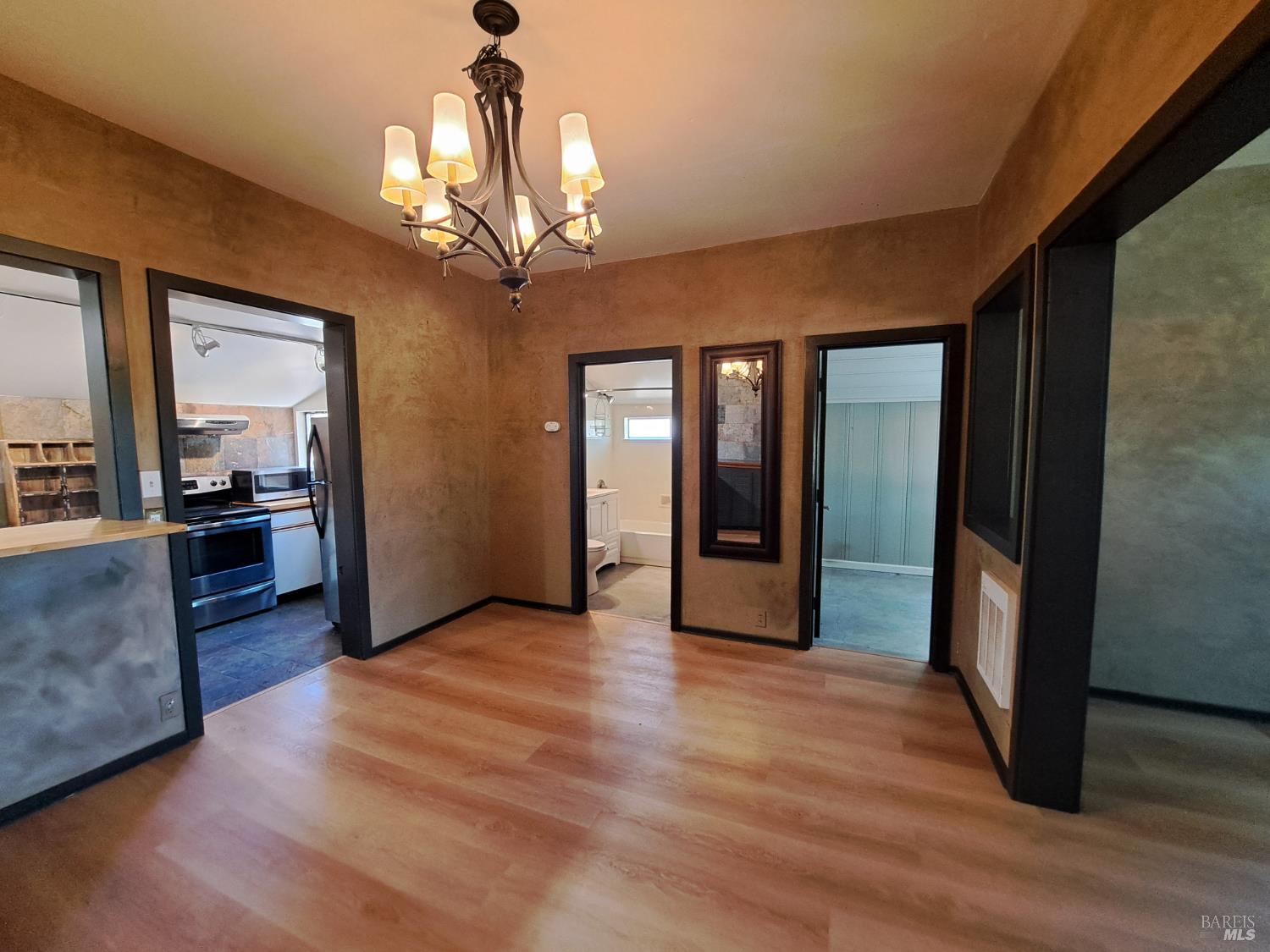 Detail Gallery Image 19 of 41 For 1705 Wooden Valley Rd, Napa,  CA 94558 - 1 Beds | 1 Baths