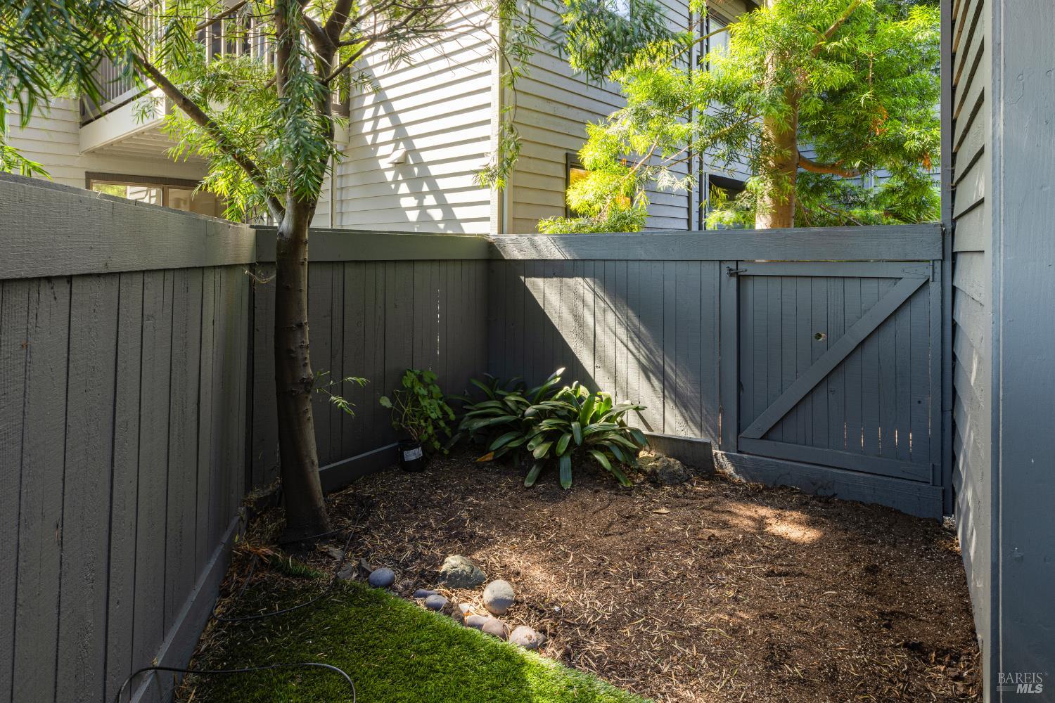 Detail Gallery Image 24 of 34 For 62 Cypress Pl, Sausalito,  CA 94965 - 2 Beds | 2 Baths