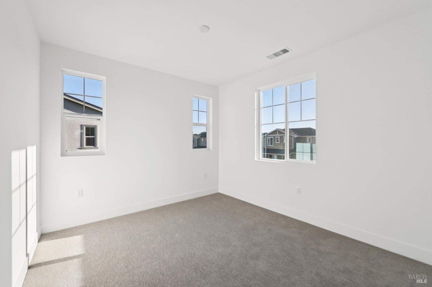 Detail Gallery Image 31 of 40 For 1576 Claritin St, Santa Rosa,  CA 95403 - 4 Beds | 4 Baths