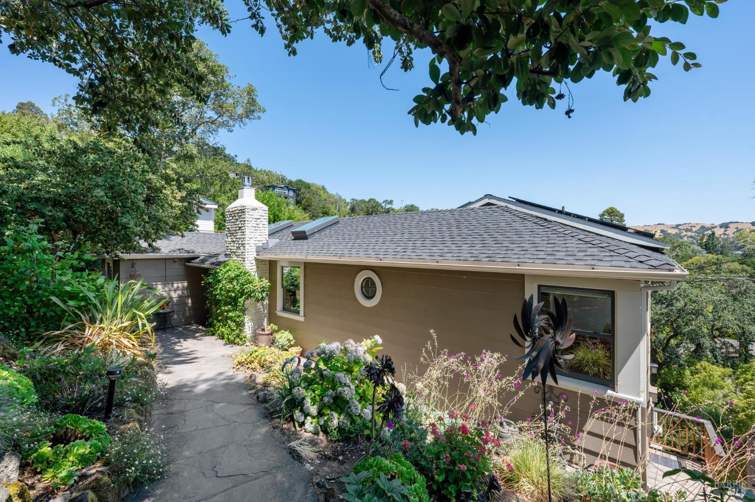 Detail Gallery Image 5 of 36 For 144 Melville Ave, San Anselmo,  CA 94960 - 3 Beds | 3 Baths