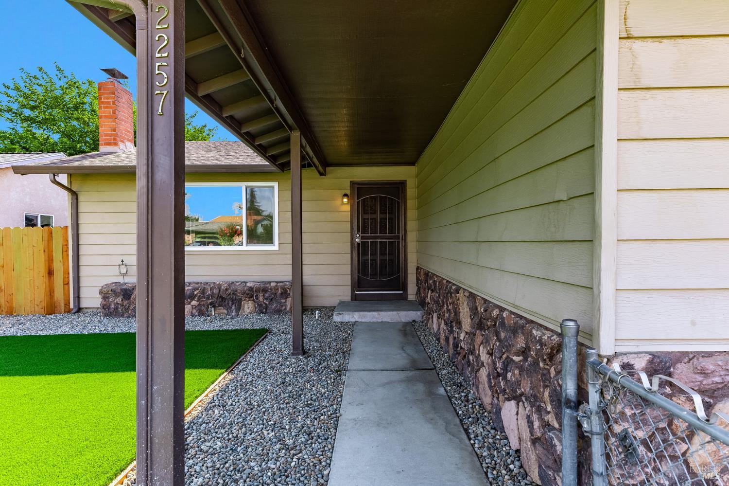 Detail Gallery Image 3 of 32 For 2257 Bellamy Ct, Fairfield,  CA 94533 - 3 Beds | 2 Baths