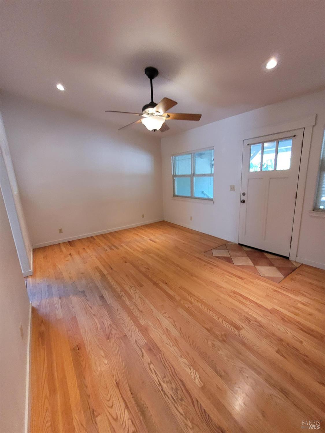 Detail Gallery Image 3 of 18 For 18135 Lucas Ave, Sonoma,  CA 95476 - 2 Beds | 2 Baths