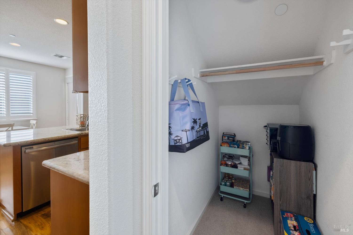 Detail Gallery Image 13 of 63 For 5294 Gramercy Cir, Fairfield,  CA 94533 - 5 Beds | 3/1 Baths