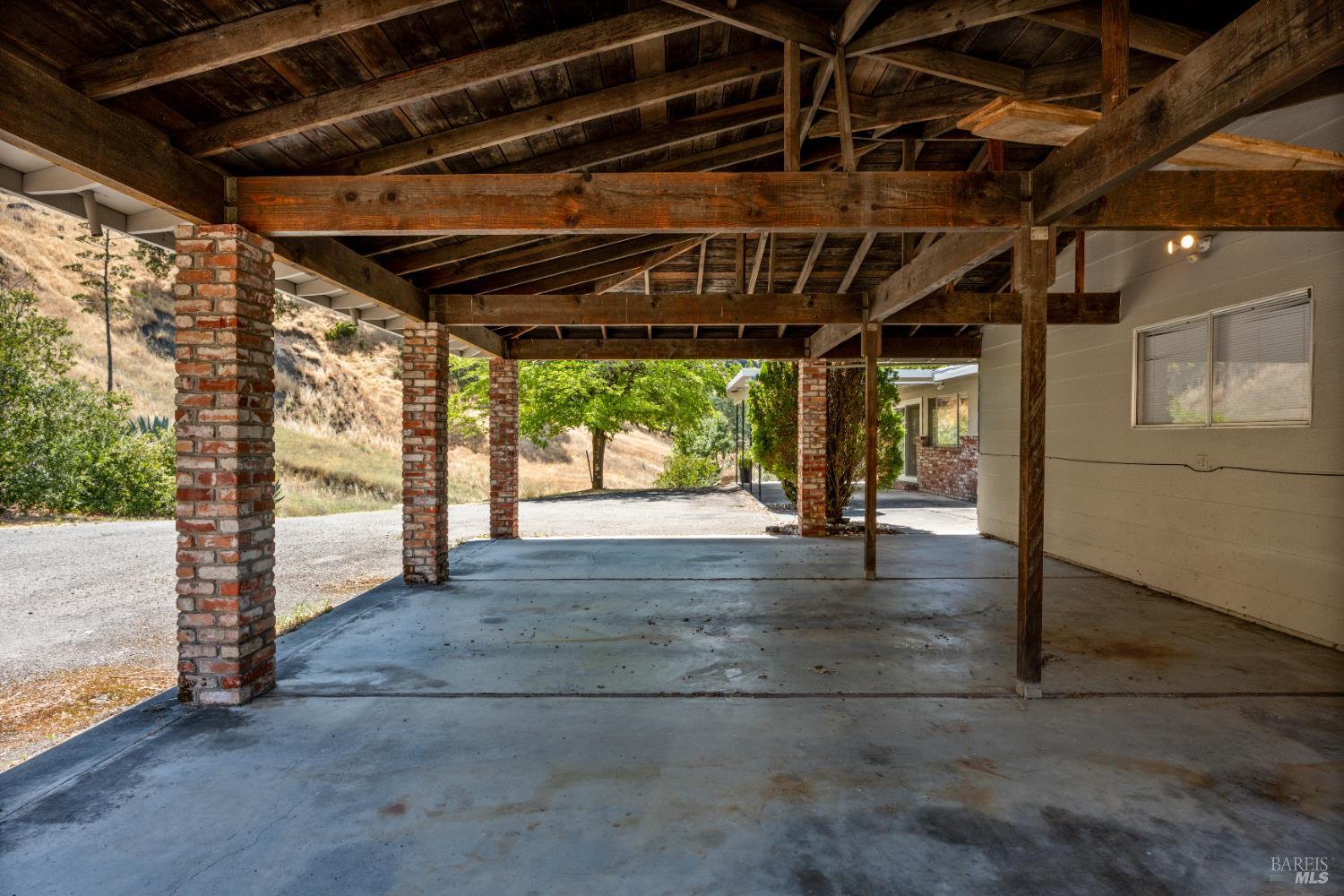 Detail Gallery Image 26 of 32 For 18201 S Highway 101 Unkn, Hopland,  CA 95449 - 3 Beds | 2/1 Baths