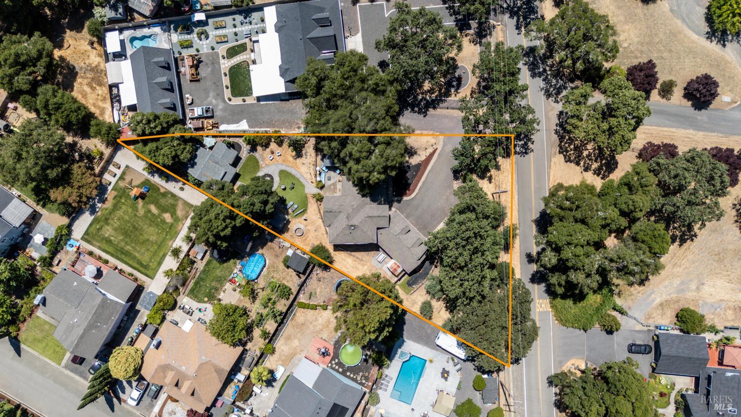 Detail Gallery Image 35 of 35 For 8621 Uva Dr, Redwood Valley,  CA 95470 - 3 Beds | 3 Baths