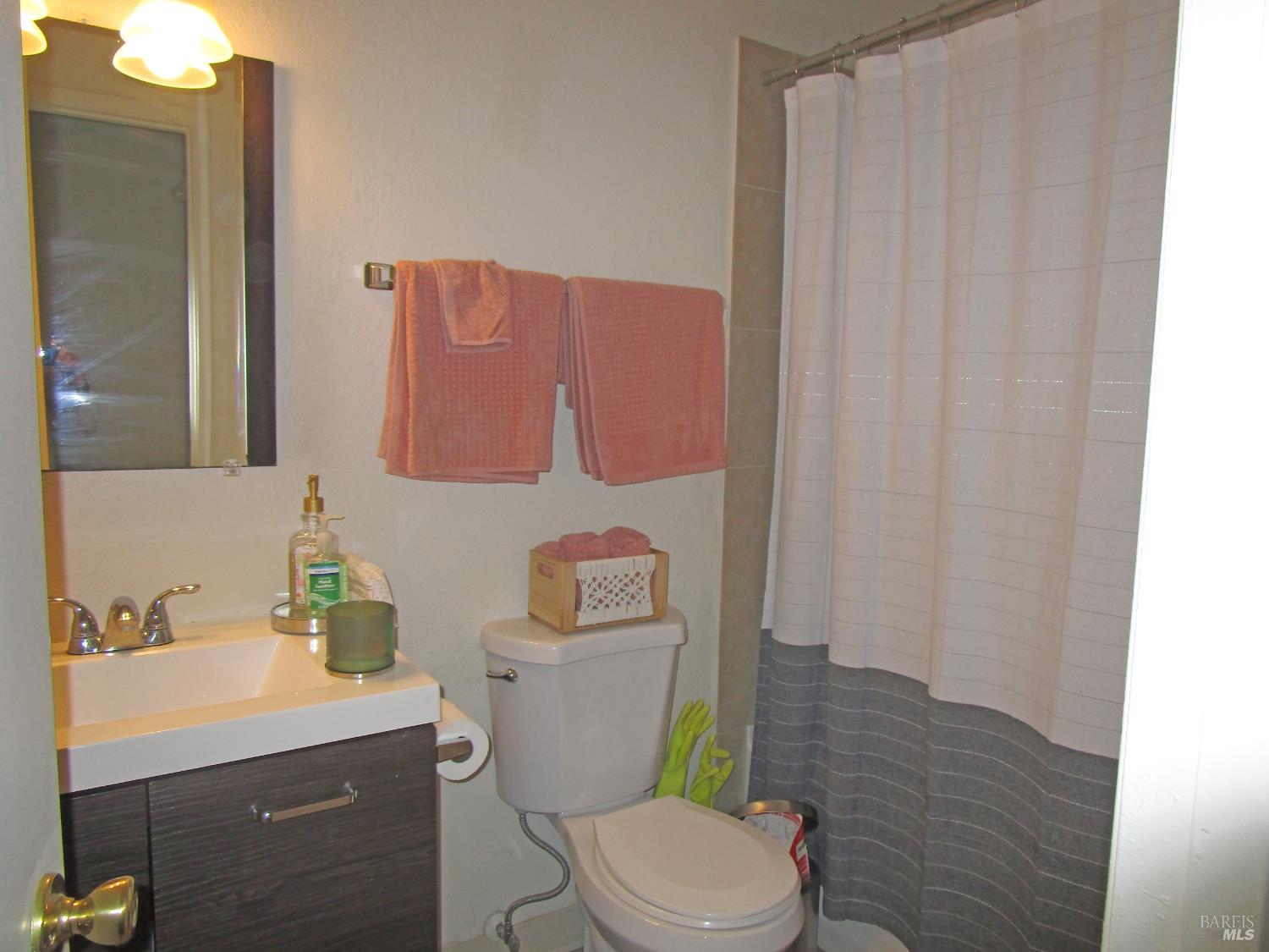 Detail Gallery Image 12 of 14 For 7580 Bridgit Dr, Rohnert Park,  CA 94928 - – Beds | – Baths