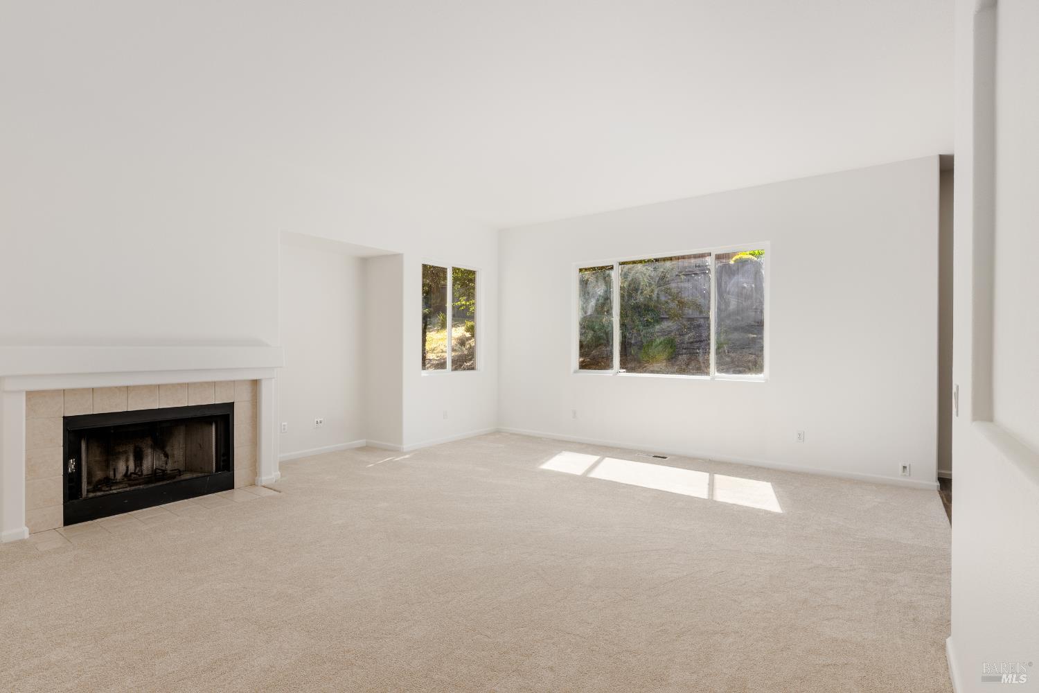 Detail Gallery Image 11 of 36 For 5795 Desoto Dr, Santa Rosa,  CA 95409 - 4 Beds | 3 Baths