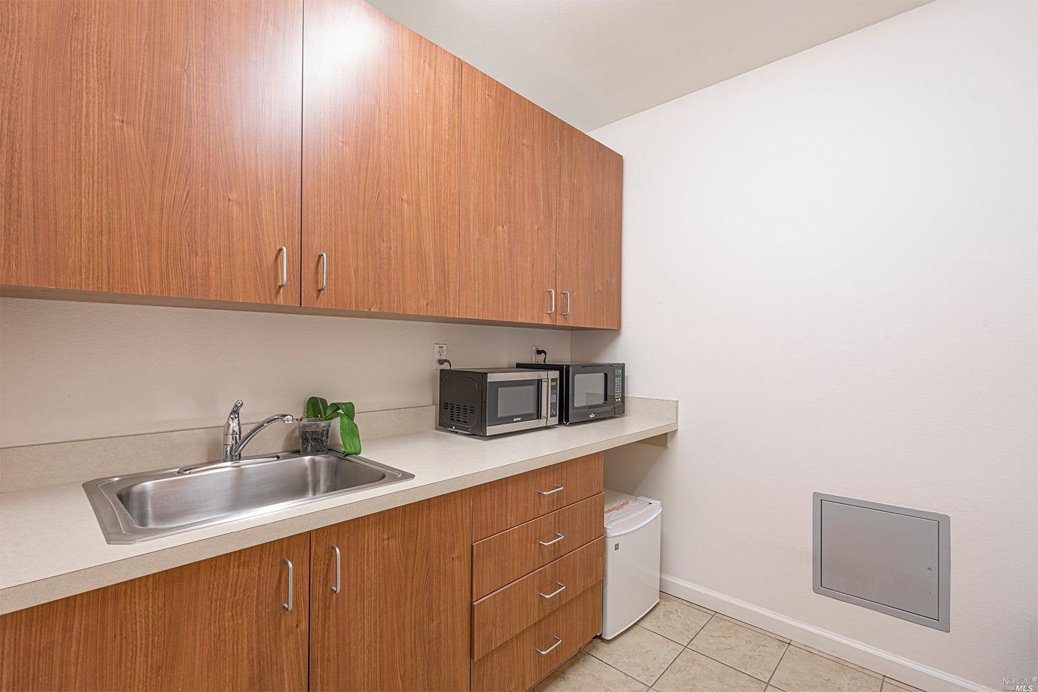 Detail Gallery Image 6 of 14 For 4863 Old Redwood Hwy #F,  Santa Rosa,  CA 95403 - – Beds | – Baths