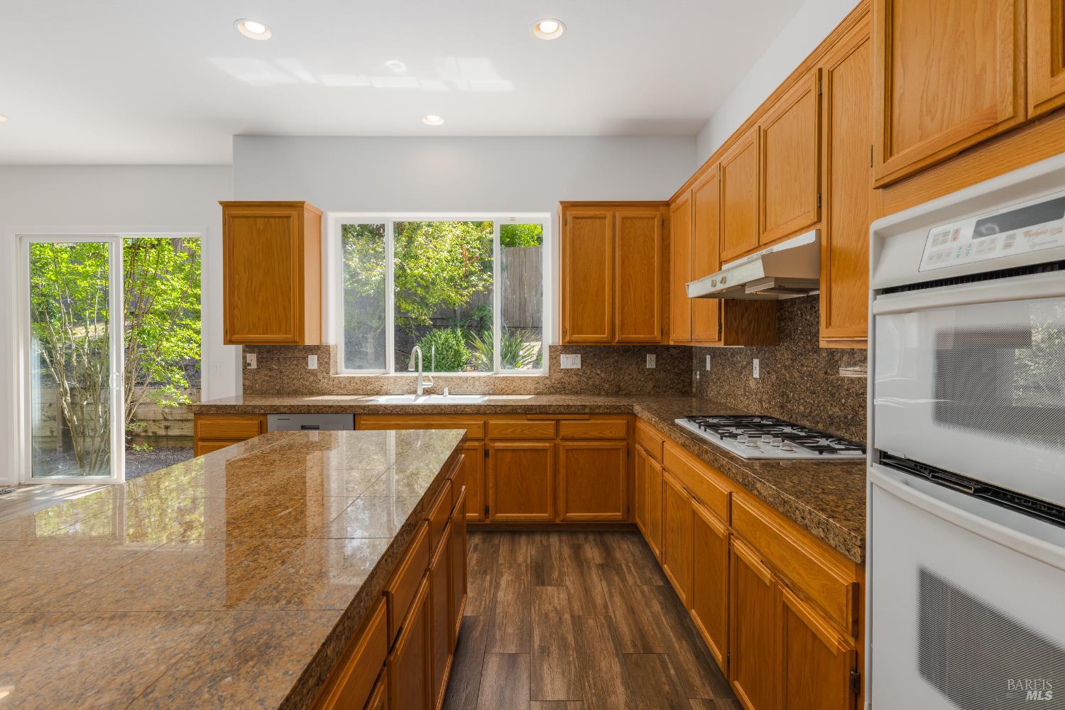 Detail Gallery Image 5 of 36 For 5795 Desoto Dr, Santa Rosa,  CA 95409 - 4 Beds | 3 Baths