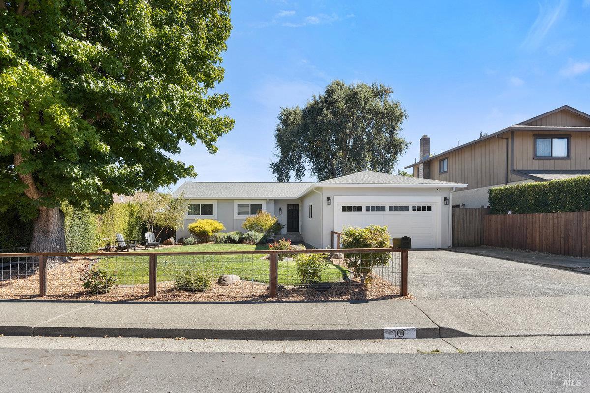Detail Gallery Image 2 of 32 For 10 Margory Ct, Novato,  CA 94947 - 3 Beds | 2 Baths