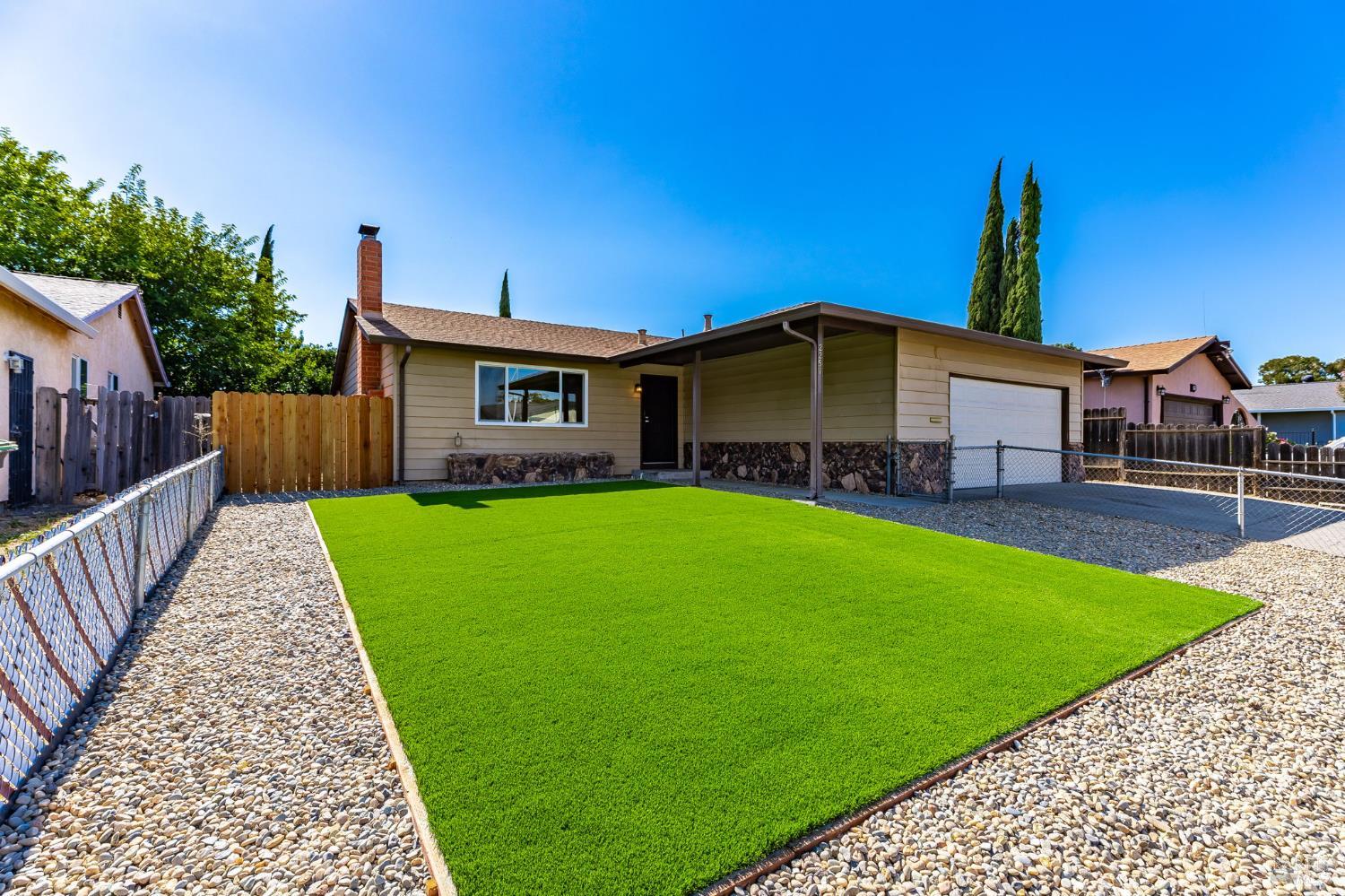 Detail Gallery Image 2 of 32 For 2257 Bellamy Ct, Fairfield,  CA 94533 - 3 Beds | 2 Baths