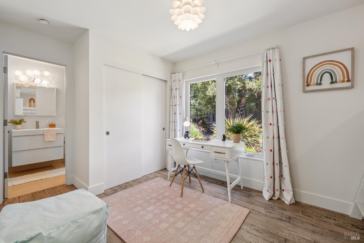 Detail Gallery Image 18 of 24 For 17 Juno Rd, Tiburon,  CA 94920 - 3 Beds | 3 Baths
