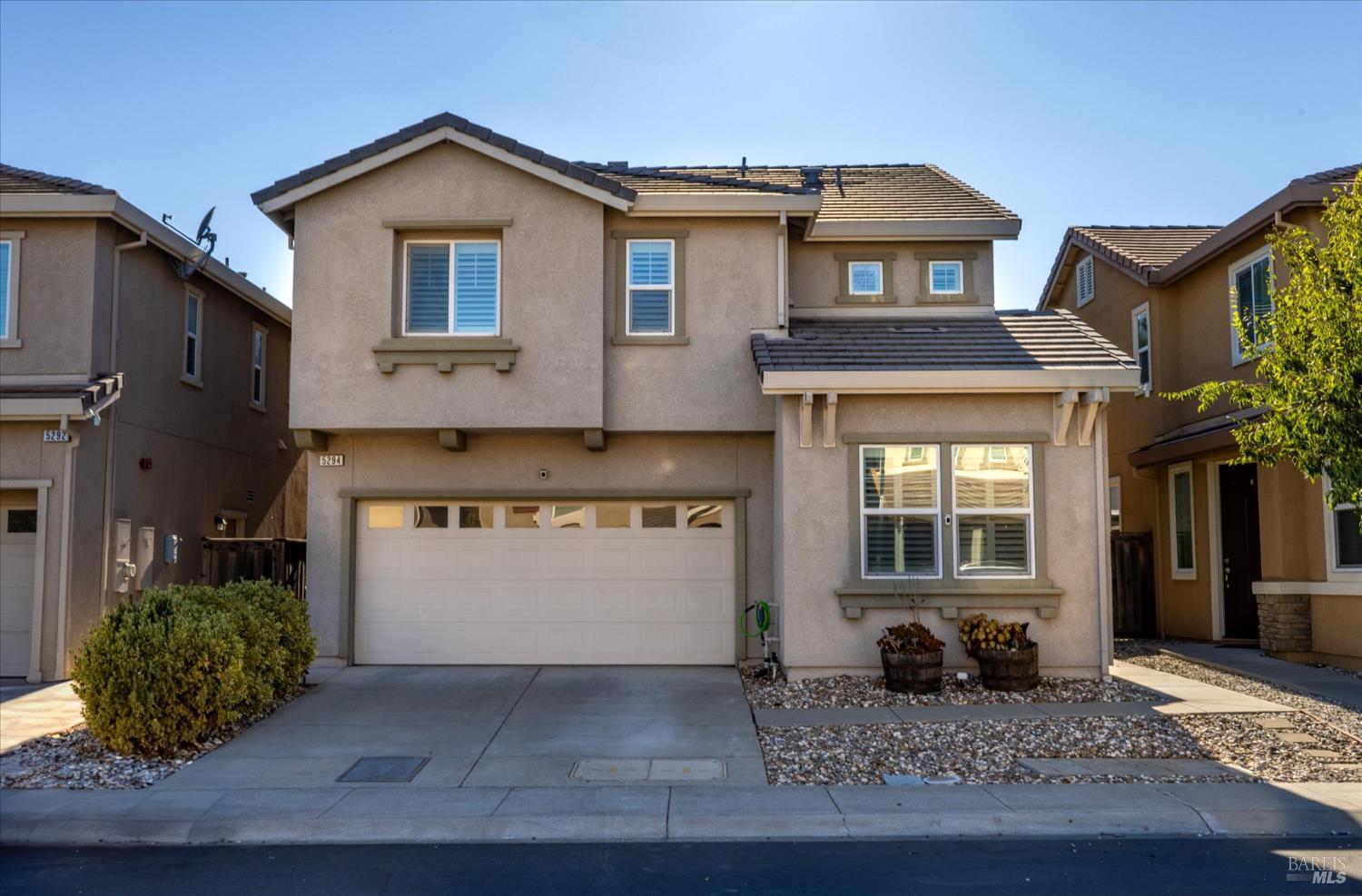Detail Gallery Image 1 of 63 For 5294 Gramercy Cir, Fairfield,  CA 94533 - 5 Beds | 3/1 Baths