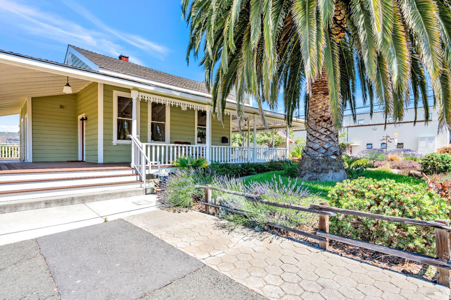 Detail Gallery Image 8 of 71 For 602 W K St, Benicia,  CA 94510 - – Beds | – Baths