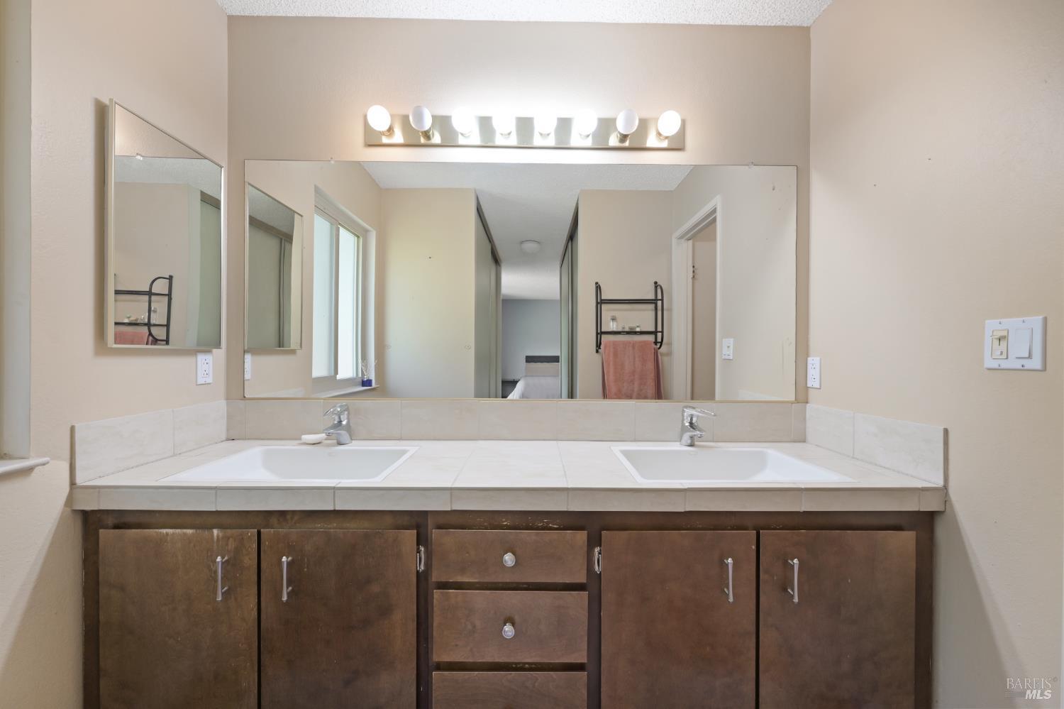 Detail Gallery Image 14 of 32 For 55 Salvatore Dr, Novato,  CA 94949 - 3 Beds | 2/1 Baths