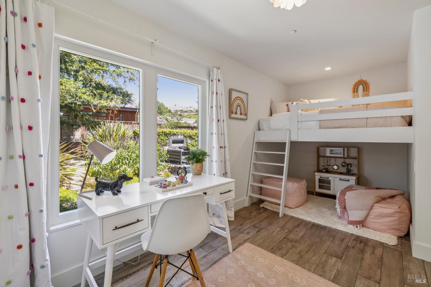 Detail Gallery Image 17 of 24 For 17 Juno Rd, Tiburon,  CA 94920 - 3 Beds | 3 Baths