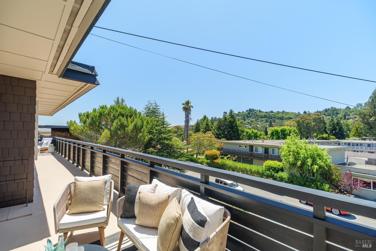 Detail Gallery Image 12 of 38 For 22 Redwood Ave, Corte Madera,  CA 94925 - 3 Beds | 2 Baths