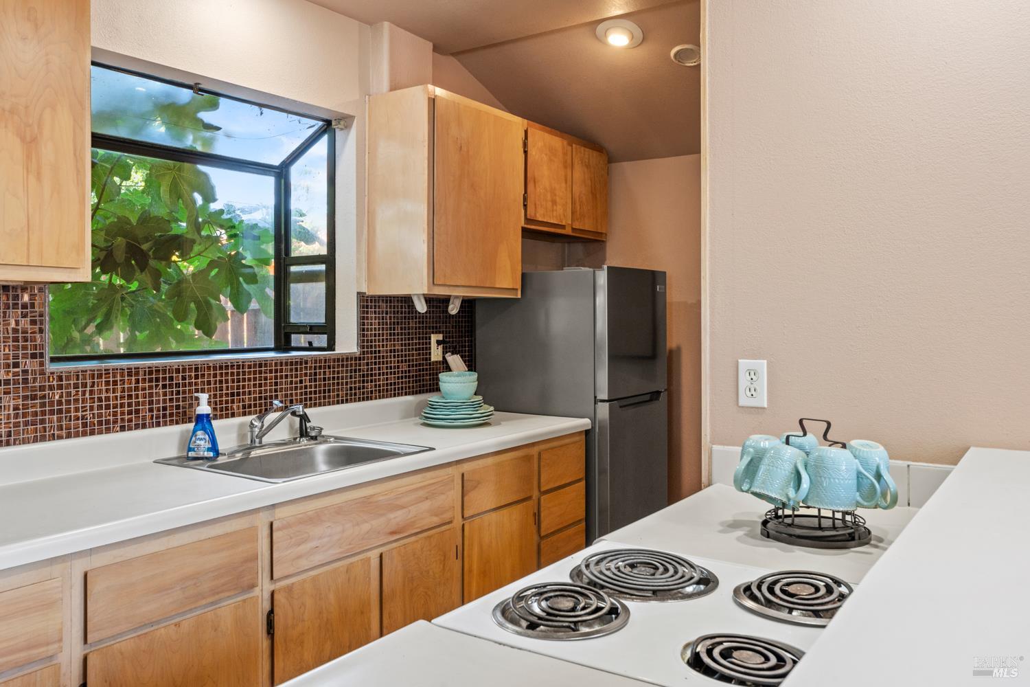 Detail Gallery Image 33 of 35 For 8621 Uva Dr, Redwood Valley,  CA 95470 - 3 Beds | 3 Baths