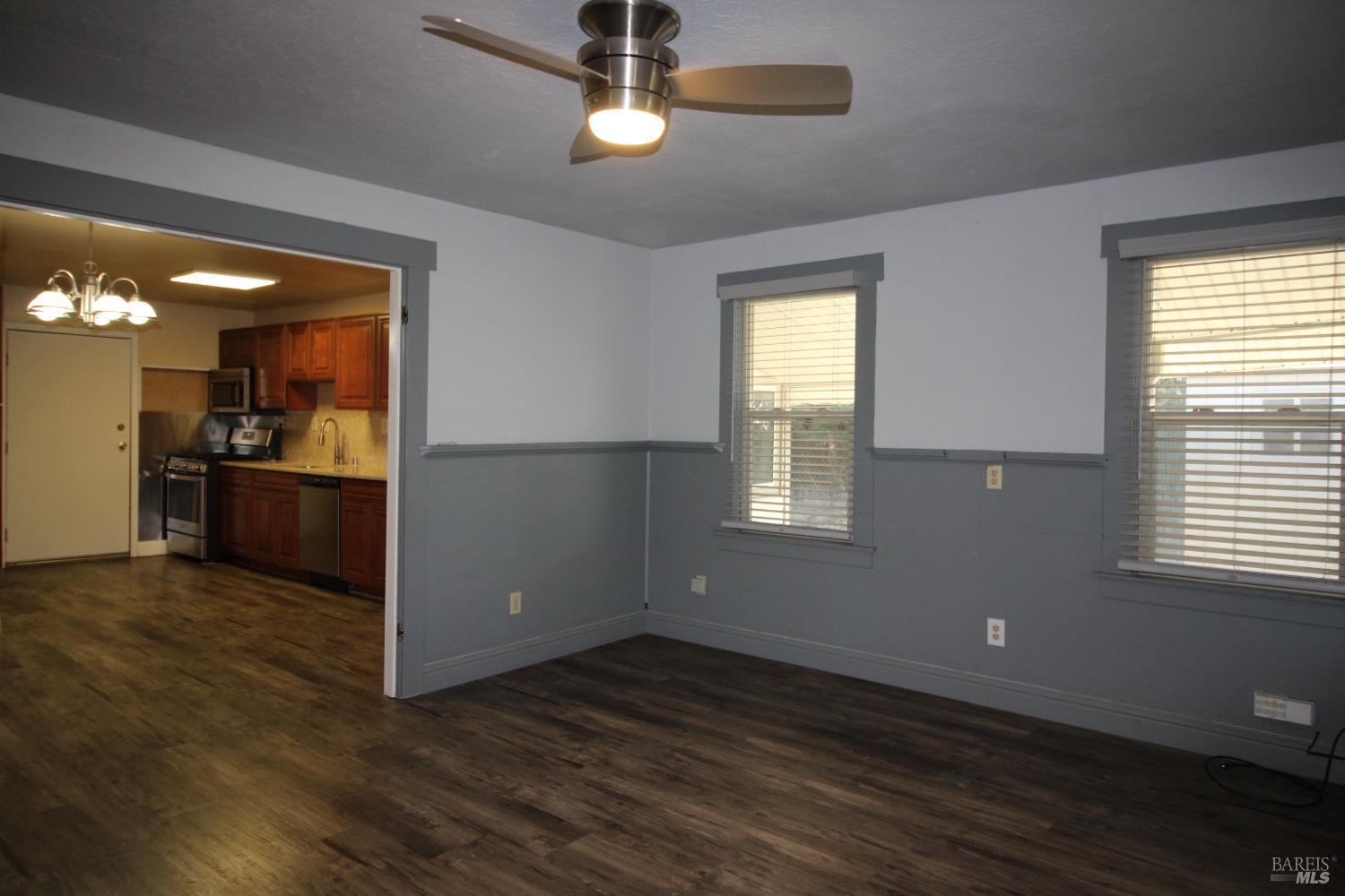 Detail Gallery Image 4 of 26 For 206 Woodrow Ave, Vallejo,  CA 94591 - 3 Beds | 2 Baths