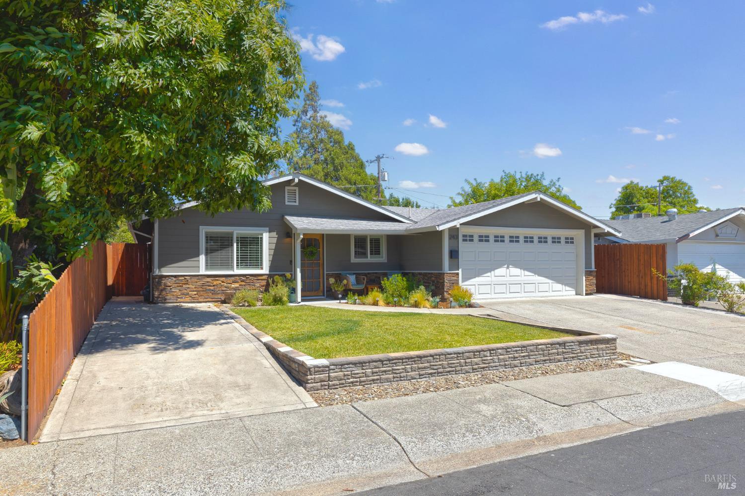 Detail Gallery Image 2 of 30 For 243 Cedar St, Vacaville,  CA 95688 - 4 Beds | 2 Baths