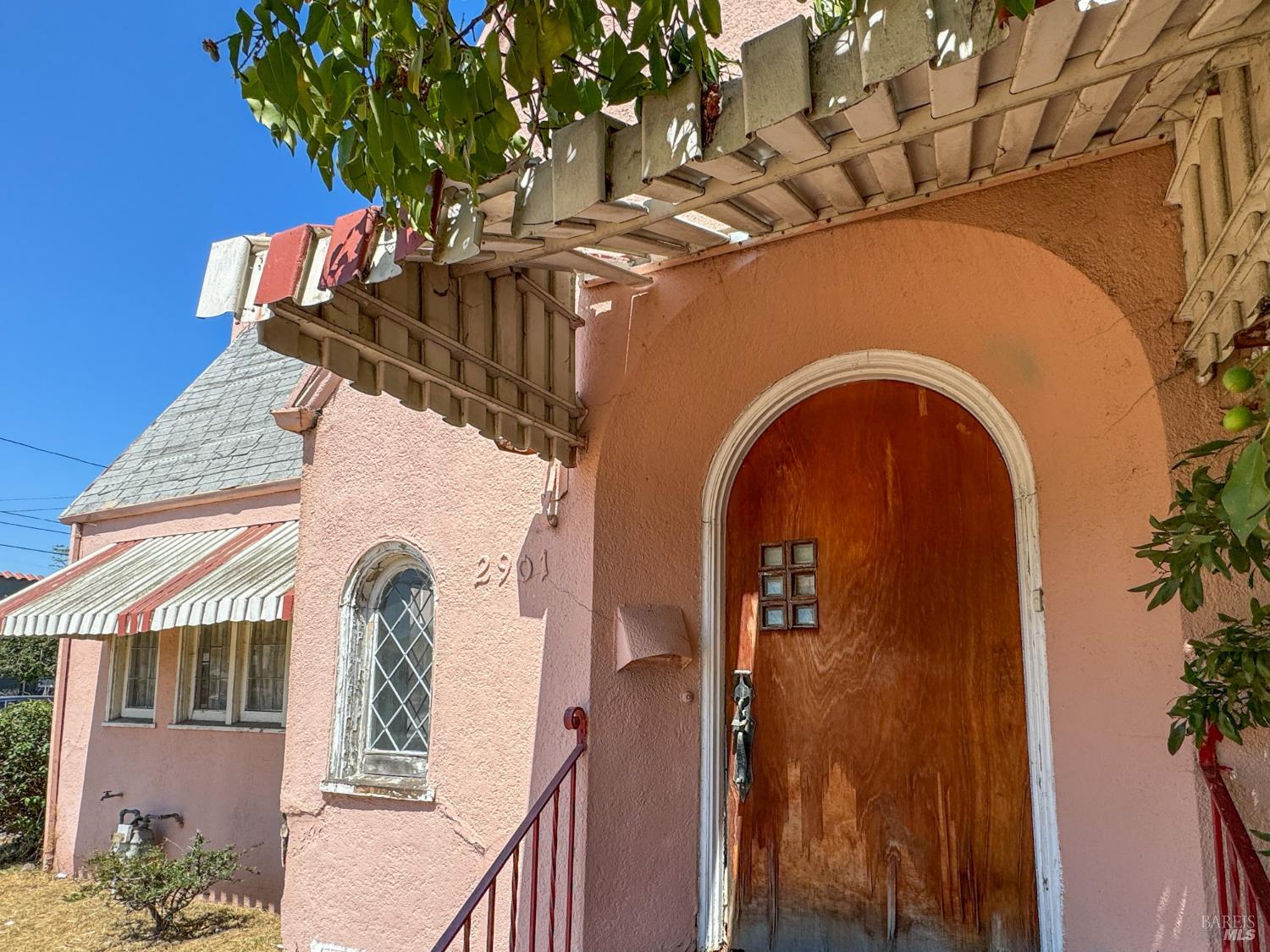 Detail Gallery Image 7 of 31 For 2901 Seminary Ave, Oakland,  CA 94605 - 4 Beds | 1/1 Baths