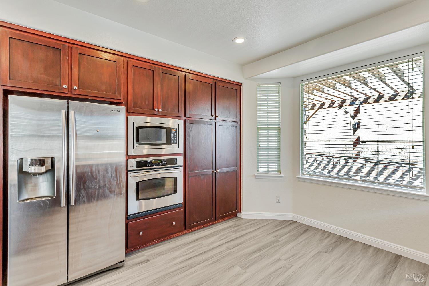 Detail Gallery Image 8 of 26 For 5124 Carisbrooke Ln, Vallejo,  CA 94591 - 3 Beds | 3 Baths