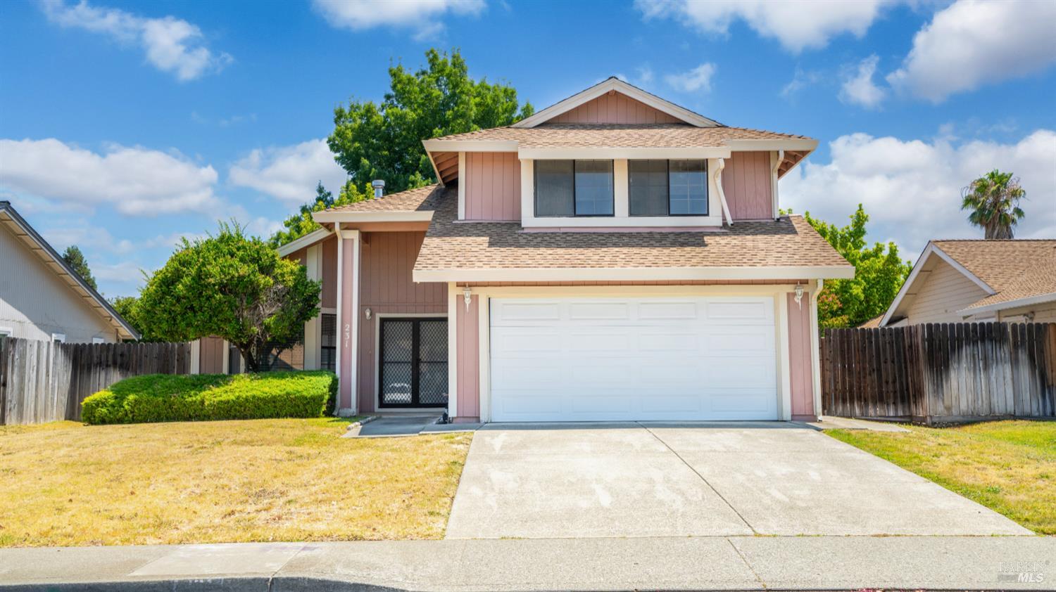 Detail Gallery Image 2 of 39 For 231 Park Ln, Vacaville,  CA 95687 - 3 Beds | 2/1 Baths
