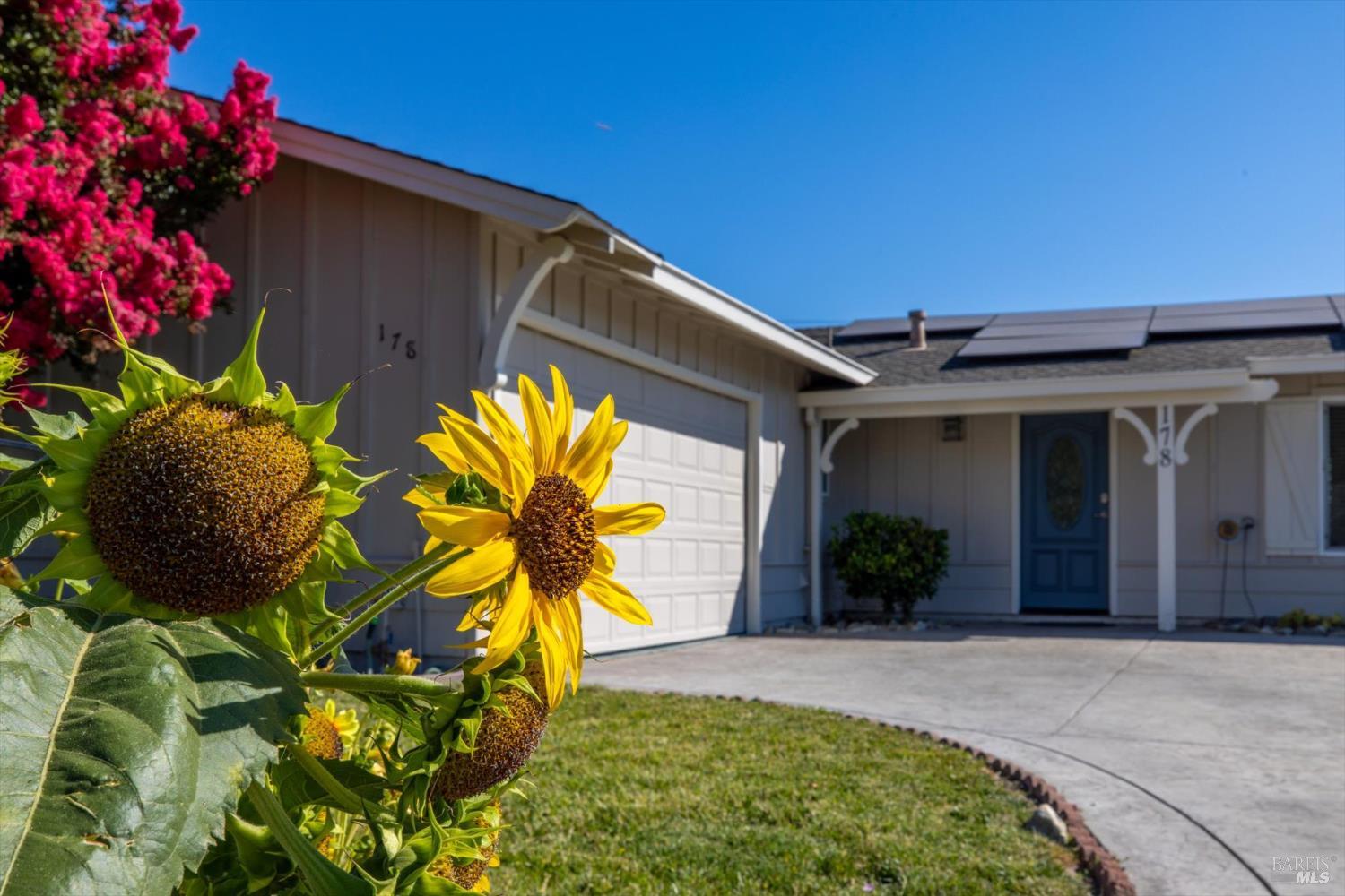 Detail Gallery Image 5 of 33 For 178 Mckinley Cir, Vacaville,  CA 95687 - 2 Beds | 2 Baths