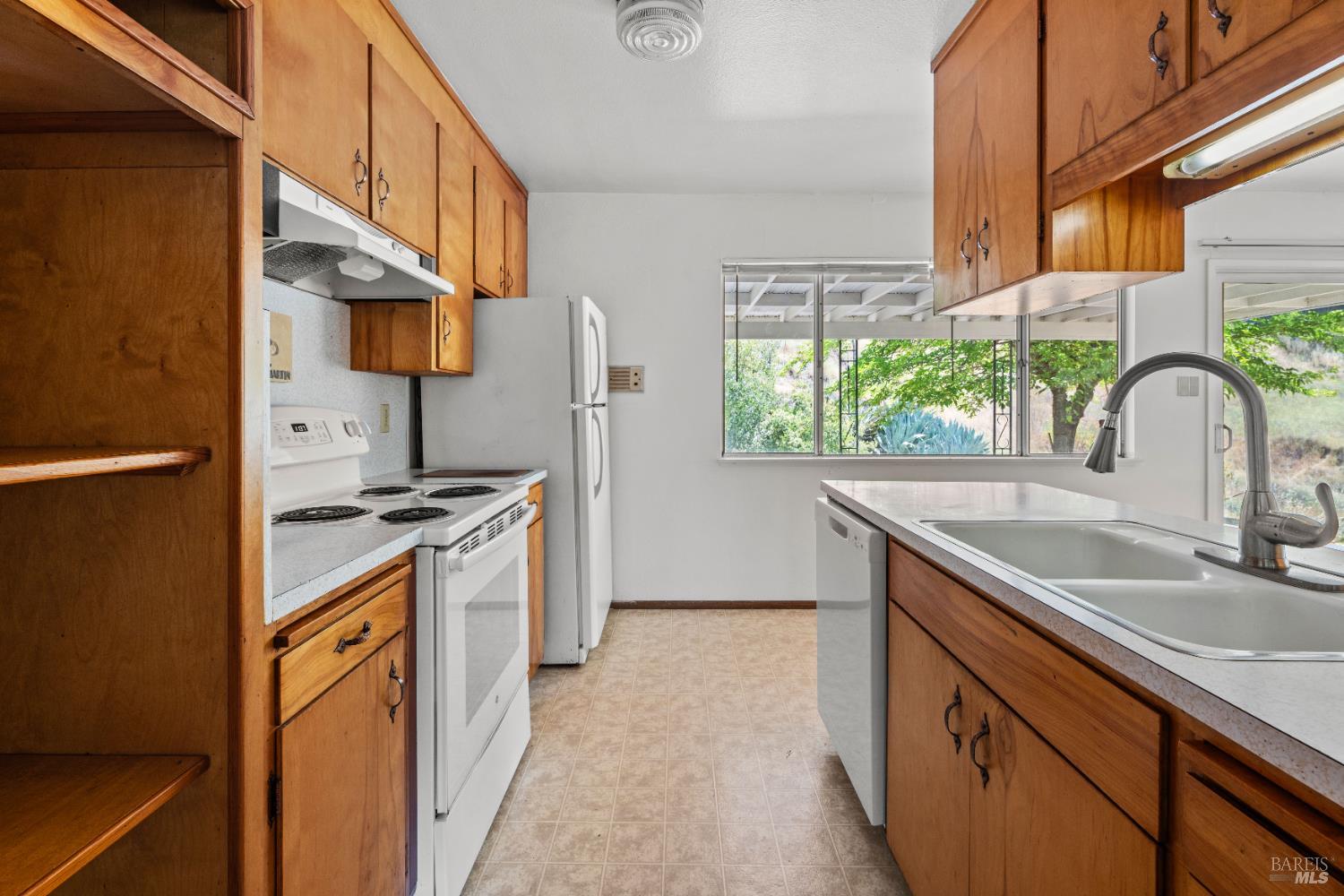 Detail Gallery Image 10 of 32 For 18201 S Highway 101 Unkn, Hopland,  CA 95449 - 3 Beds | 2/1 Baths