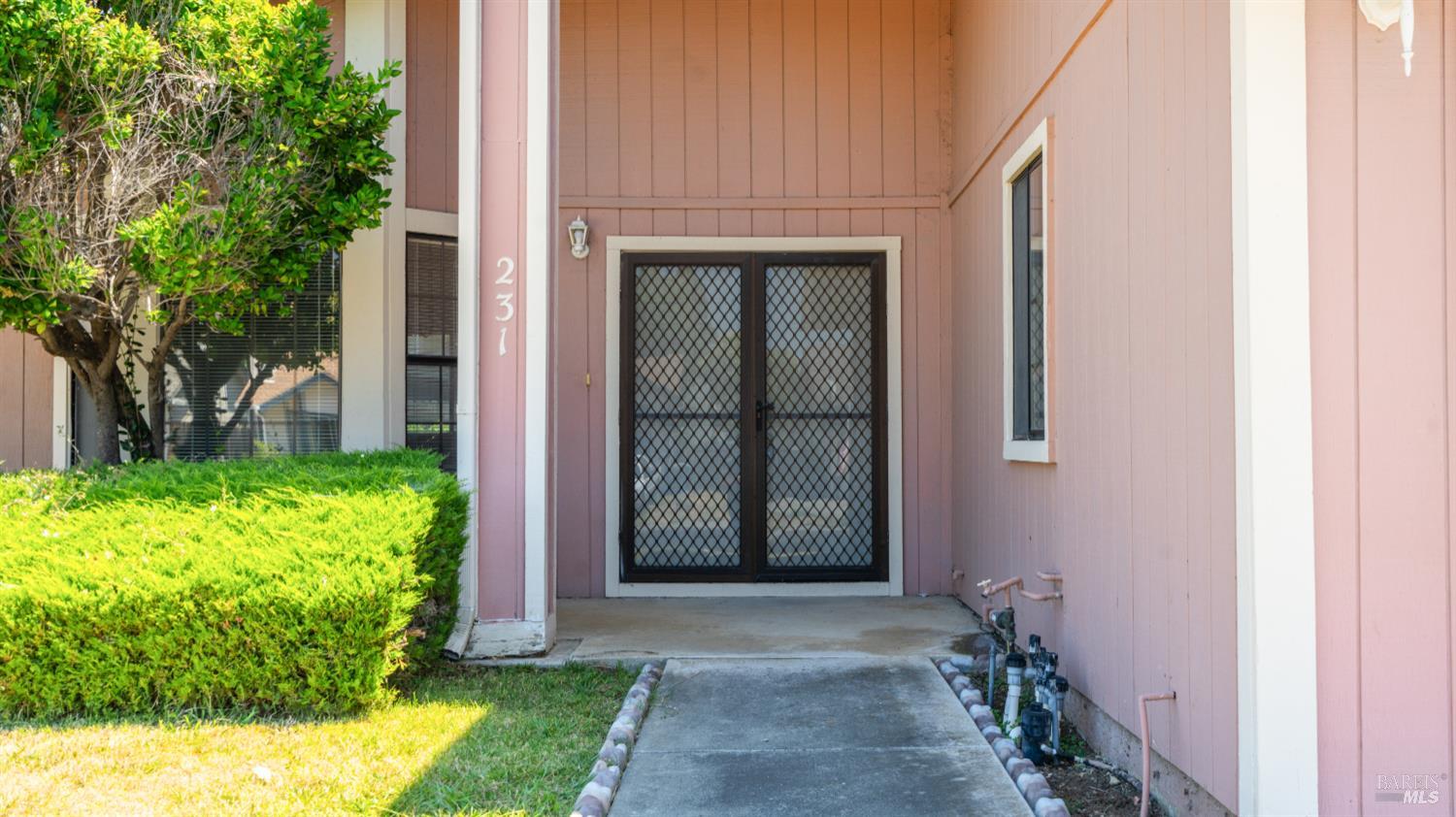Detail Gallery Image 4 of 39 For 231 Park Ln, Vacaville,  CA 95687 - 3 Beds | 2/1 Baths