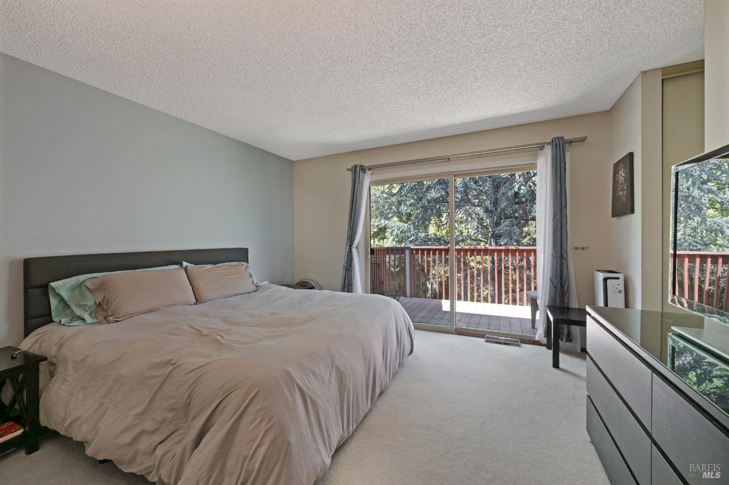 Detail Gallery Image 12 of 32 For 55 Salvatore Dr, Novato,  CA 94949 - 3 Beds | 2/1 Baths