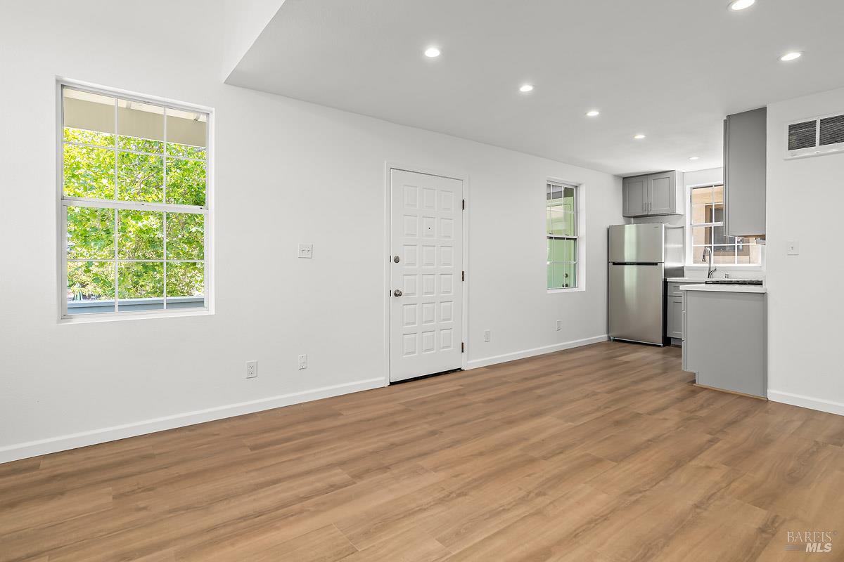 Detail Gallery Image 7 of 37 For 523 B St, San Rafael,  CA 94901 - – Beds | – Baths